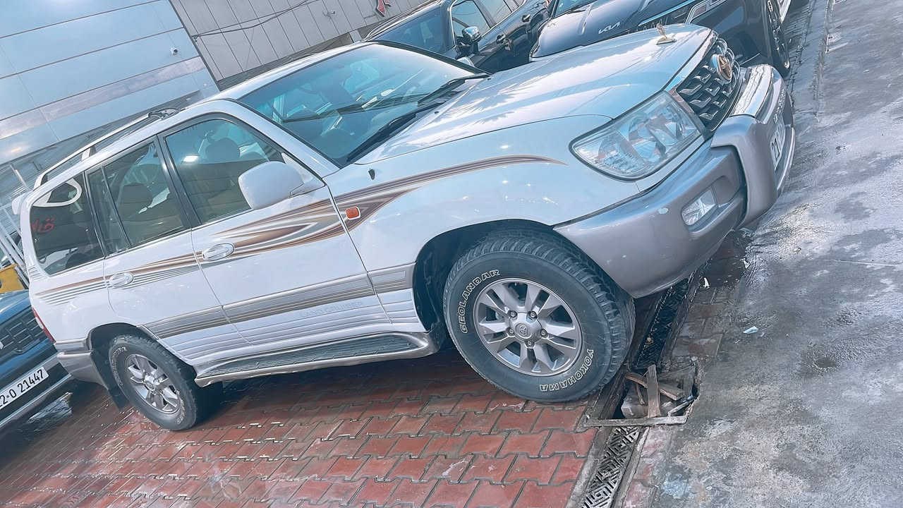 لاند كروز 2005. Vxr. فول مواصفات
محرك 8 سلندر  جكات كشنات جلد كهرباء 

امامية استيرن كهرباء ثلاجة 7 راكب تبريد 3 

قطع تحكم استيرن فور ويل سلايت فتحة دبل 

تانكي محرك بلاد ممفتوح بيها صبغ جاملغ 

وبنيد وشويه بالصندوك رقم شمالي باسمي 
 
السعر 160 

***********
