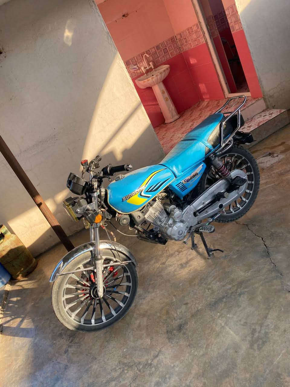 السلام عليكم دراجه سونك للبيع مكفوله عام محرك 200cc دراجه جديده موديل 25 السعر خاص المكان دلي عباس /الهاتف/￼***********
