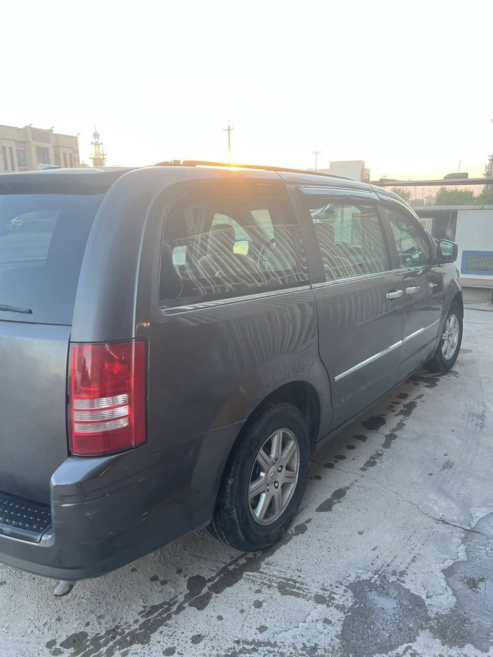 كرايسلر تاون اند كانتري2010 فول موصفات وارد كندي سياحية السيارة محرك كير صدر تخم تاير كلة جديد محرك 3800 تبريد تدفئة كلة شغال السيارة مو ناقصها كلشي ترايك وين مايعجبك السعر 100$ 
او مراوس ب اوباما او جارجر 
***********
