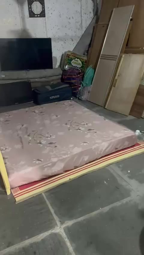 سلام عليكم ورحمة الله
بيت تجاوز مشمول بالتطويب شارع الربيع مقابل بيت بنيه
الاستفسار واتساب ***********
اابيعلك البيت هيكل يرادله تعديل
حاليا سقف مابي
خدمات كامله مي مجاري كهرباء
موقع البيت ع شارع العام
