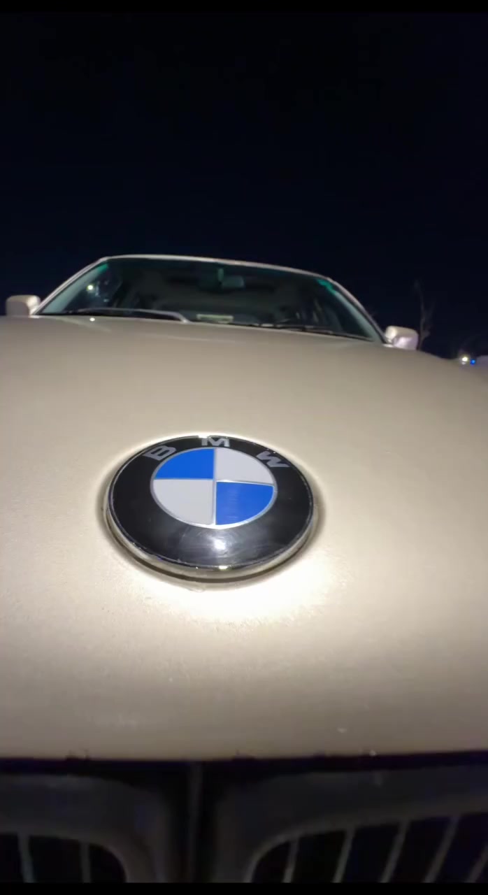 السلام عليكم
صل ع محمد وال محمد 
 سياره للبيع BMW 735i V6 3.5L محرك مفتوح  رقم بغداد سنويه جديده لسنة 2029 شهر 12 فحص وهزه كامله 
-كير ومحرك حاويه جدد ماشاءلله شرط شلعه وبطناش شرط الفحص وين متريد مكينه و الكير طبكه كامله مشدود بيه
-منظومه مي المحرك جديده ( راديتر + ولف الحماوه + الجوينات ) يعني حماوه نص اله شعره ثابته 
-السياره دبل كمبيوتر فول والموصفات معروفه مالته 
ساعات جديده حاويه (كيجات الدشبول ) 
-مسجل (بلوتث +AUX +USB) جديد
-دبل جكمجه
-السياره فتحه سلايت جديد حاويه 
-كشنات جلد دوشمه جديده  
-تنته والعضمات والدشبول الخلفي مدوشمه جديده لون رصاصي البلادي 
-كشنات كهرباء السايق والصدر 
-غرفه الجنطه جديده حاويه
-منظومه زنون كامله سكن وناصي وعالي وبلوجكتر 
-شاشه وكامره خلفيه
-السياره دواخل صاج ملكي بطاين الباب جدد مال حاويه 
-دعاميات اصليه امامي وخلفي 
-ايرباك ستيرن
-البك لايت حاويه اصلي 
-هوك خلفي 
-السياره بيه سبير ويل كب
-سايد بريك شغال 
-تايرات امامي جدد والخلفي نظيف كلش 
-3 وضعيات قياده شغاله (Sport .  Eco . Winter)
بختصار السياره حلوه وبالواقع احلى من الصور
مصبوغه جماليه 
التبريد فيريز وبوكس التربيد حاويه والراديتر والصوندات جدد نقصه فقط كمبريسر (شرط) كان شغال وتبريده ثلج بس عدم التفرغ مسويته 
والسياره بيه نواقص بسيطه ( كماليات )
السياره معمره جديد ونصبته كلش حلوه 
حداديه 70٪   
مكان السيارة كربلاء
السعر 55$ وبيه مجال حك جيتك 
والسياره متعوب عليه اكثر من سعره
*********** متواجد واتس اب ايضا
