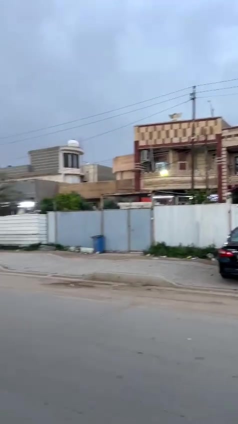 بيت للبيع بشارع البطل سابقا حاليا شارع الربيع الرئيسي مقابل مدرسة ايا صوفيا الأهلية.     البيت عله شارع تجاري يحتوي على محلات عدد 3.  مساحة البيت 250 متر واجهة 12.5. غرفة نوم عدد 4 غرف كبار مطبخ حار بارد  استقبال كبيرة الاتصال على الرقم الموجود.  ‏‪***********‬‏
