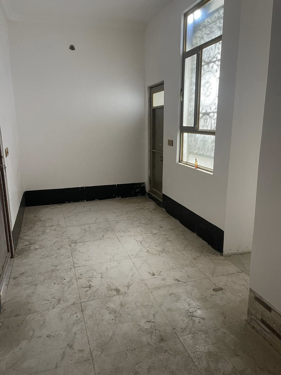 السلام عليكم بيت طابقين   كربلاء جنة السلام واجهه مرمر وعند الدخول توجد مغسله وتواليت ومساحه 60متر صاله وأستقبال وحمامات و  الطابق الثاني بي غرفتين نوم واسعه مع حمام للاستفسار الاتصال ع الأرقام 
***********
***********
