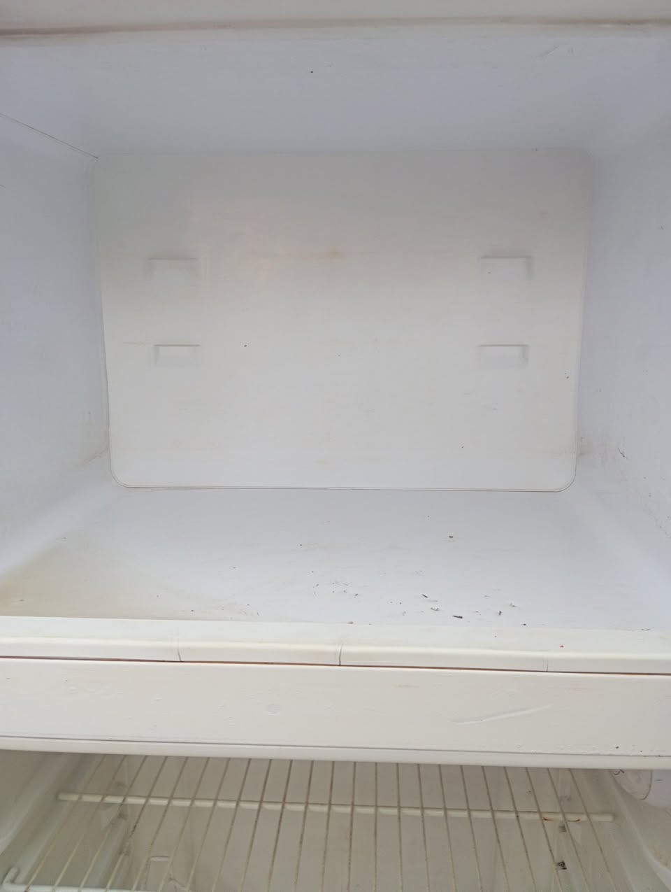 ثلاجة تركي شرط التجميد تركي ارجلك السعر 125الف وبيها مجال الشراي مراسلة الصفحة أو الإتصال على الرقم ***********
