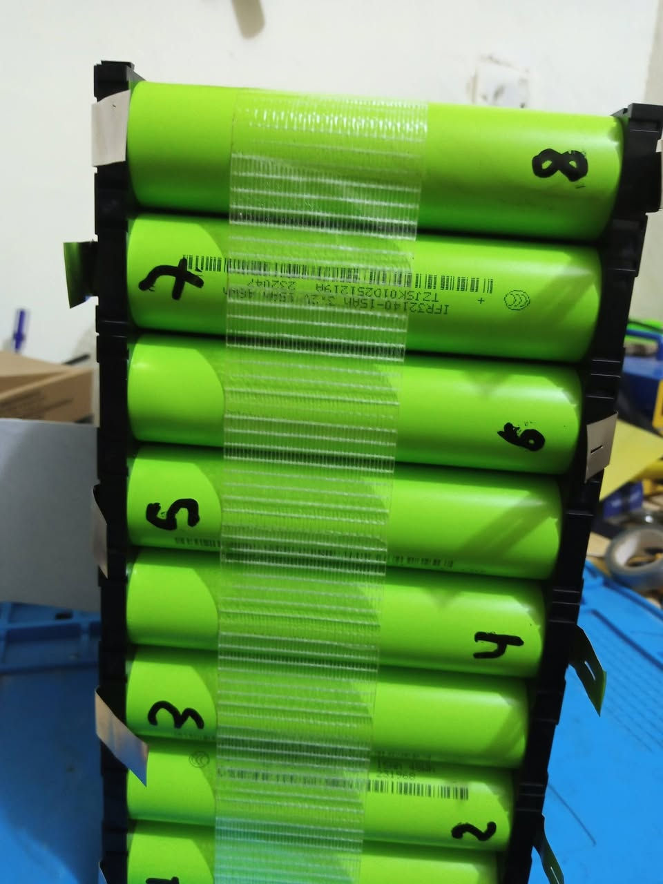 السلام عليكم اخواني الاعزاء

حاب انقل تجربتي الشخصيه الكم
واعرض عليكم شغلي وخدماتي

طبعا هاي بطاريه  فوسفات الحديد 75 امبير
24 فولت. جمعتها لانفرتر شمسي

كدرنا نشغل عليها 3 امبير لمدة ساعتين و40 دقيقه

الكارت المستخدم  jk 150 امبير مستمر
و 300 امبير لحظي

وبالنسبه للعمل اجمع كل انواع البطاريات
عاكسات انفرتر دراجات اي شي 

واني اخذ فقط اتعاب ايدي
يعني انطيك قائمه المواد منين متريد جهزها براحتك واخذ فقط شغل ايدي منك
ومحسوب عليك كل التفاصيل المستخدمه مع التوصيل شغل ايدي اخذه صافي 

1- بطاريه 12 فولت اي امبير  اخذ 30 الف
2- بطاريه 24 فولت اي امبير اخذ 35 الف
3- بطاريه 48 فولت اي امبير اخذ 45 الف
4- بطاريه 60 فولت اي امبير اخذ 55 الف
4- بطاريه  72 فولت اي امبير اخذ 65 الف

للعلم اللحام النقطي بنيكل 0.3 ملم مدعم مرتين واللحام بكابسه نقطيه محوله مو موسفت ضمان 

بالاضافه خدمات الطاقه الشمسيه 
اي بورد او طريقه بارد منفصل او اسعار منظومات او طريقه ربط اني بالخدمه

رقم العمل *********** واتساب
