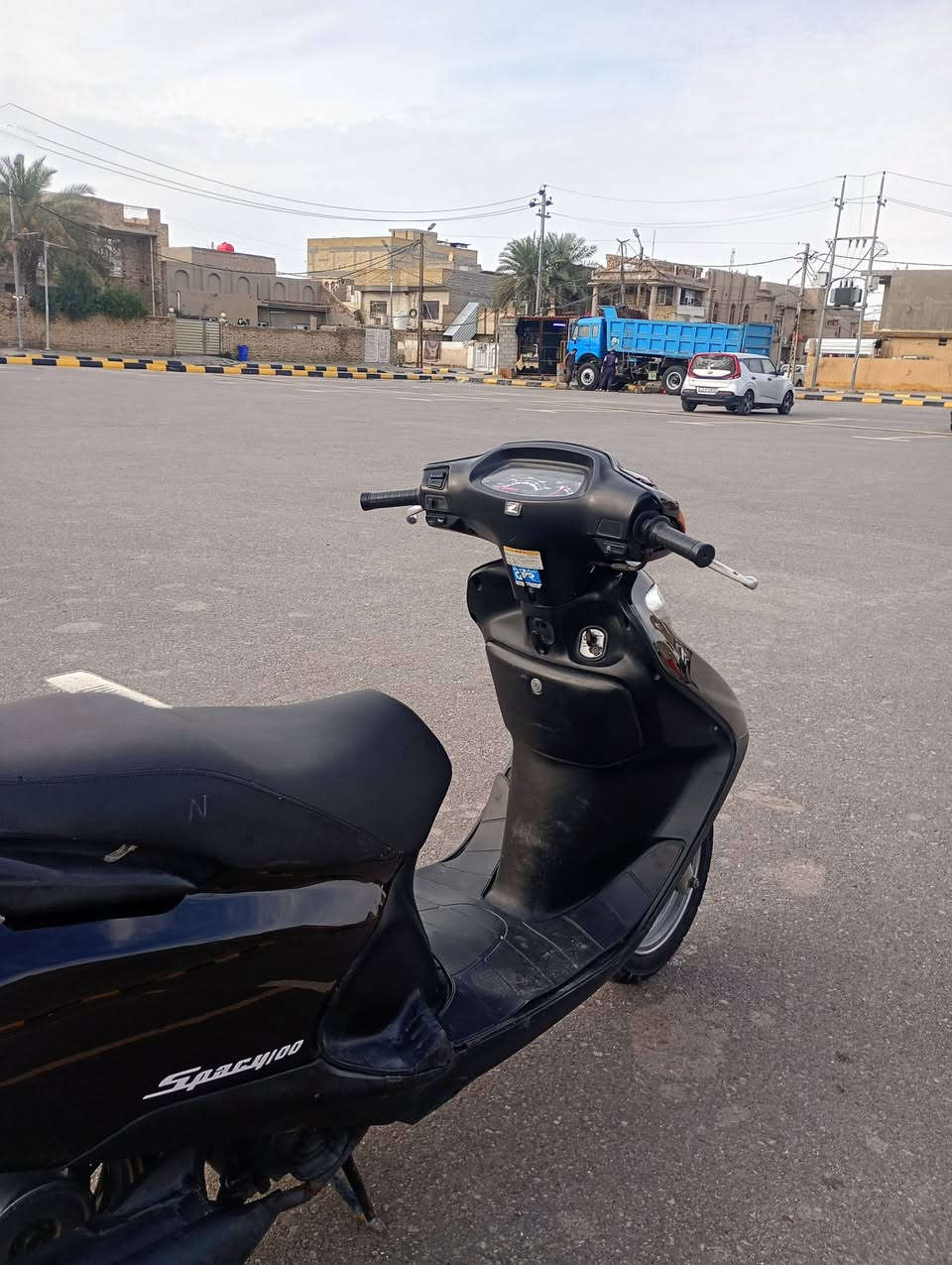 السلام عليكم دراجه سبيسي ياباني للبيع دراجه جاهزه مكينه مفتوحه رايمر كهربايات كلهن شغالت قفل جنطه قفل ستيرن للستفسار أكثر إتصال *********** العنوان واسط الخاچيه
