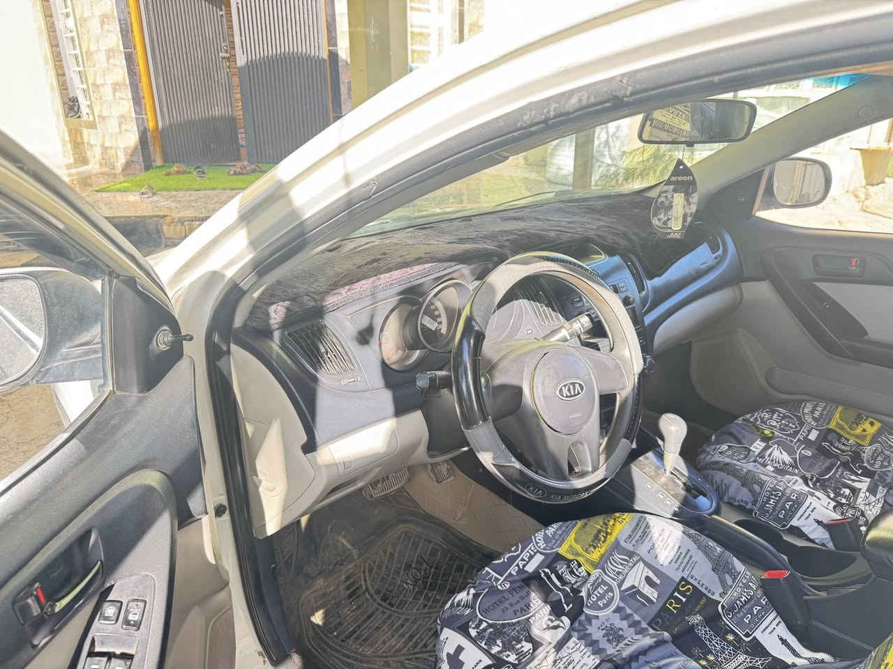 السلام عليكم 
فورتي 2009  مكينة 1600
بيها 3 قطع صبغ والعتب سيارة حييل حلوة ونضيفه 
رقم كربلاء 
مكان السيارة كوفة
السعر 88 
***********
