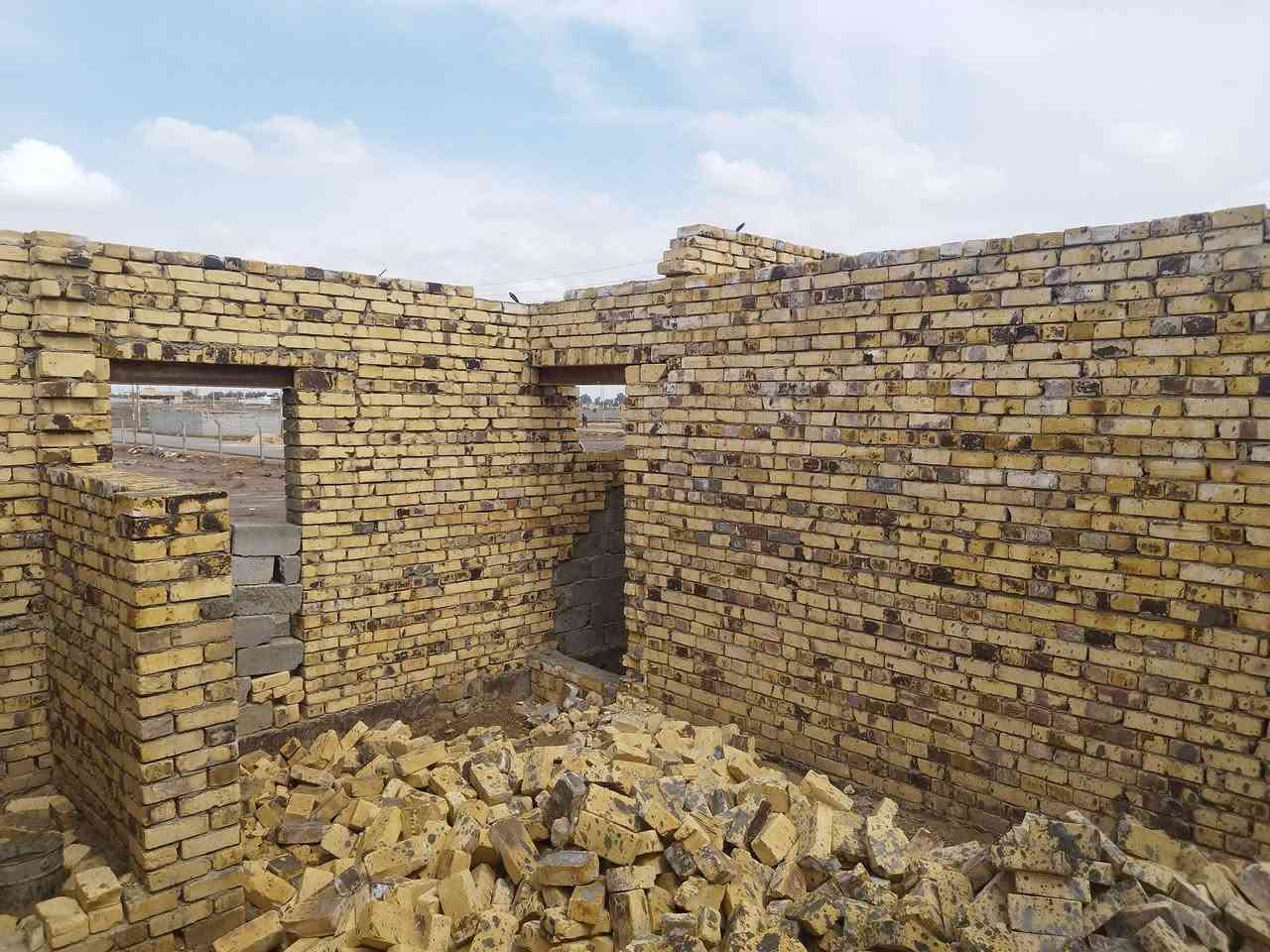 #دار_للـبـيـع  هيكل الموقع: الديوانية حي العامل طريق السنيه
الطابو زراعي – سند 25 
يوجد ماء +كهرباء وتبليط 
تفاصيل الدار:
 • مساحة البناء:150 متر
 • نوع البناء: كونكريت مسلح + رباط
 • غرفة نوم2
 • صالة
 • استقبال
 • مطبخ
 • صحيات داخليه وخارجيه
السعر خاص$


**إذا كنت صاحب هذا الإعلان وتريد حذفه لأي سبب، رجاءا أرسل رسالة إلى الدعم الفني**