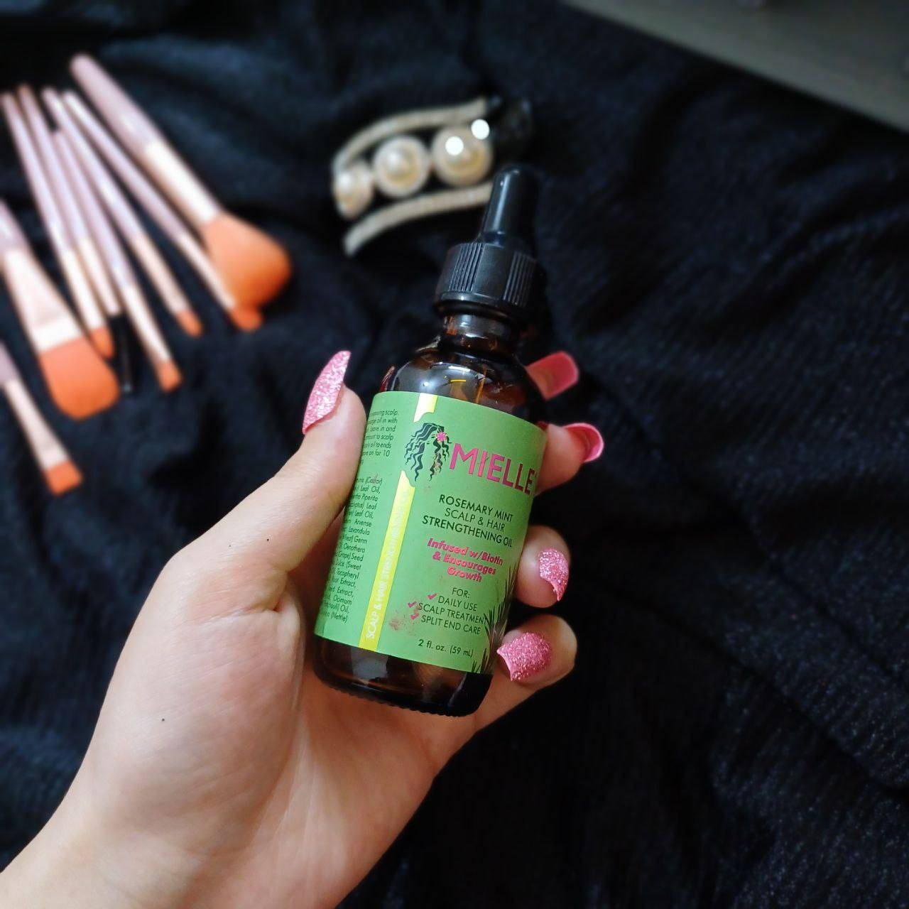 🍀🌿سيروم ميلي مخصص لتقويه🍀🌿💪🏻🤩✨
🌱☘️من شركة MIELLE الامريكية 🌱☘️

🍀بصيلات الشعر بزيت النعناع و اكليل الجبل من  مايلي الامريكي 💯
Oil / سيروم مقوي للشعرو وفروة الرأس✅
احصلي على شعر أطول وأقوى وأكثر صحة مع زيت الشعر العضوي من ميلي.👍🏻
• 🍀يحتوي على أكثر من 30 زيوت أساسية ومغذيات🍀
• محمل بالبيوتين🖐️☘️
•للعناية  بالشعر أو علاجات فروة الرأس 🍀

☘️☘️استخدامة :- يتخلى على فروة الرأس ساعة ساعة ونص وينغسل بالسبوع مرتين الى ٣ مرات ستخدمو 🦚🍀
ً


**إذا كنت صاحب هذا الإعلان وتريد حذفه لأي سبب، رجاءا أرسل رسالة إلى الدعم الفني**
