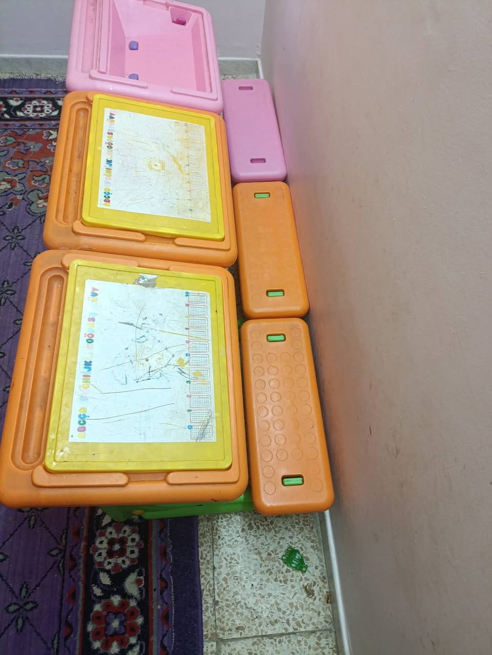 السلام عليكم 
رحله اطفال بلاستيك قويه كلش تتحمل اوزان 
سعر الوحده ١٥ الف 
***********
