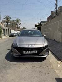 النترا امريكي هايبرد موديل2023 رقم  بغداد سعرها 153 حادثها باب وجاملغ ...