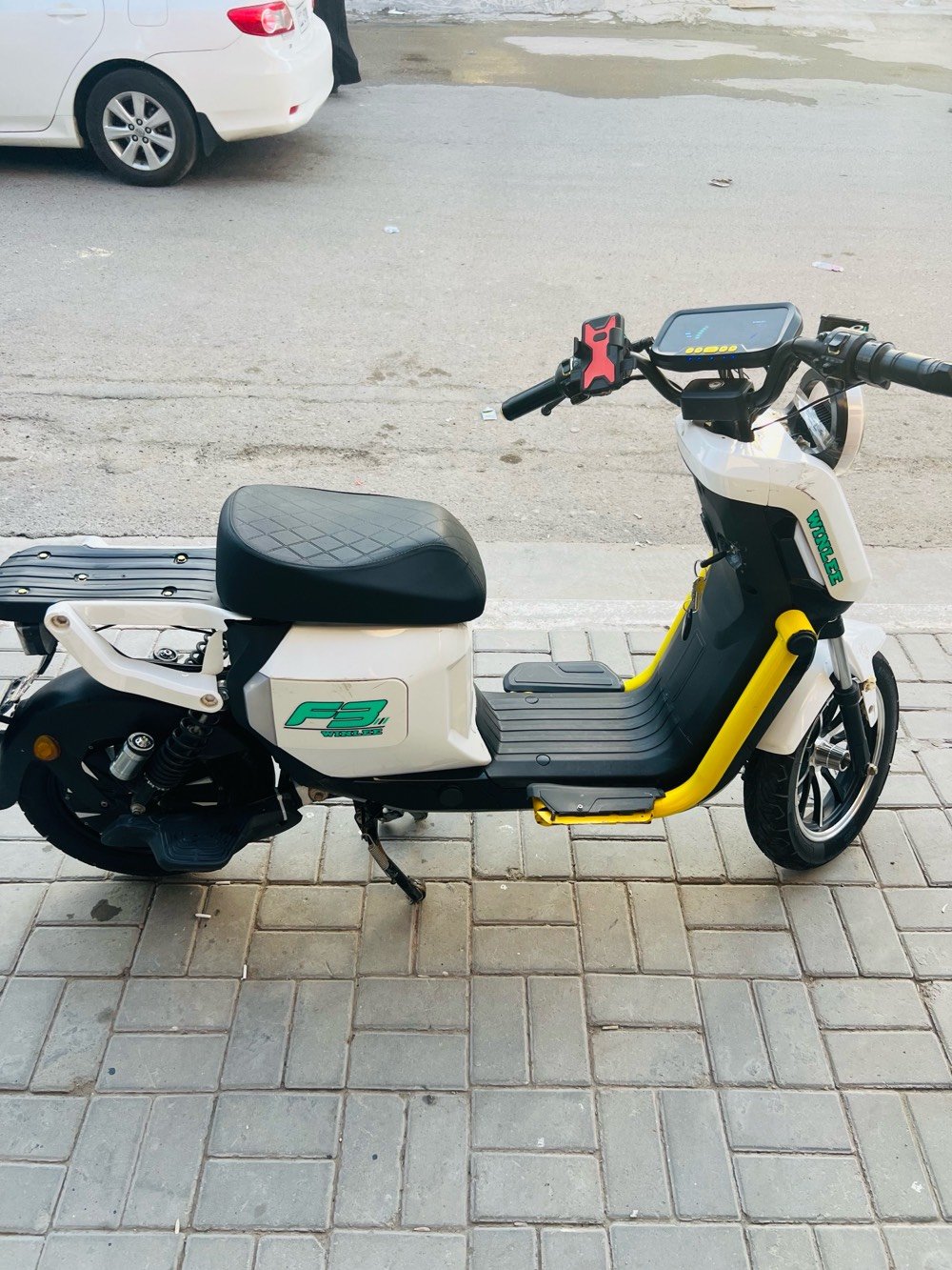 السلام عليكم
للبيع دراجه شحن f3
بطاريات جدد
تايرات جدد
سرعه119
سعر 450 وبيها مجال
مكاني بغداد الشعب السريدات 
واتساب ***********