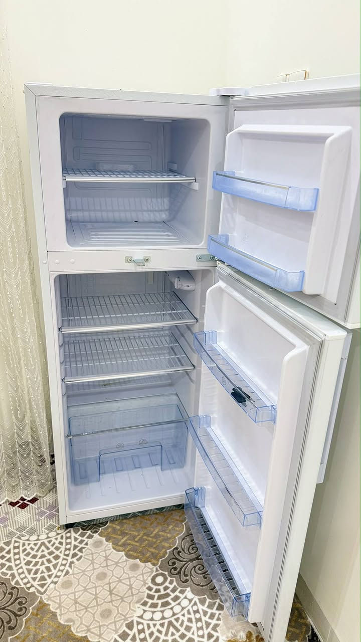 ثلاجه جديده على شرط سعره 240بيه مجال لاستفسار على هذا رقم ***********
