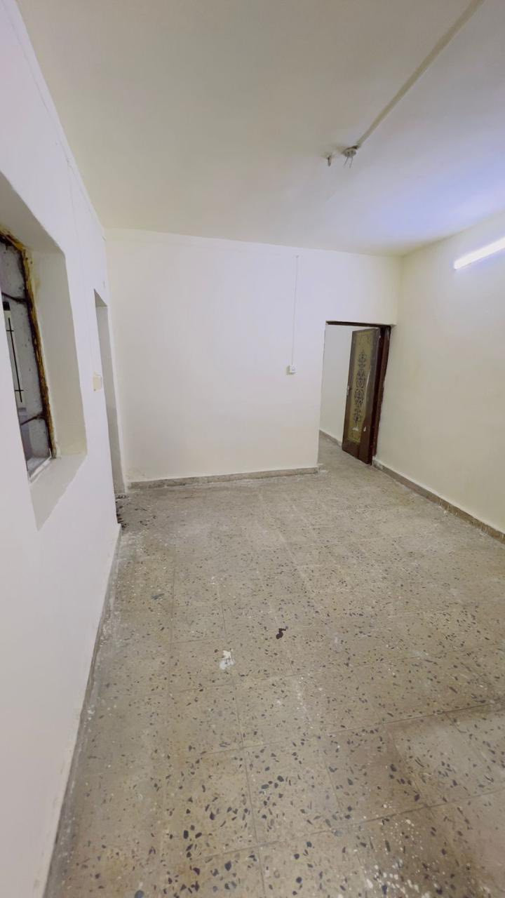 للبيـــــــع
بيت /المساحه 70 متر واقع حال 74 
ملك صرف(طابو) 
طابقين معزوله / كل طابق يحتوي على غرفه وهول ومطبخ وحمام 
الطابق الارضي مع منور 
المنطقه/ الكريعات 
للاستفسار : *********** واتساب
