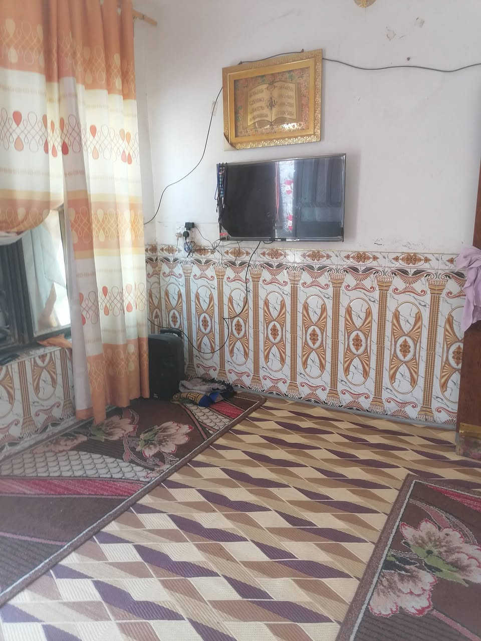 سلام عليكم بيت البيع مساحه ١٣٠ بسمي العنوان الديوانيه حي صدر ثالث شارع ٣٠ قرب مدرسه المسره هاذه رقمي ***********
