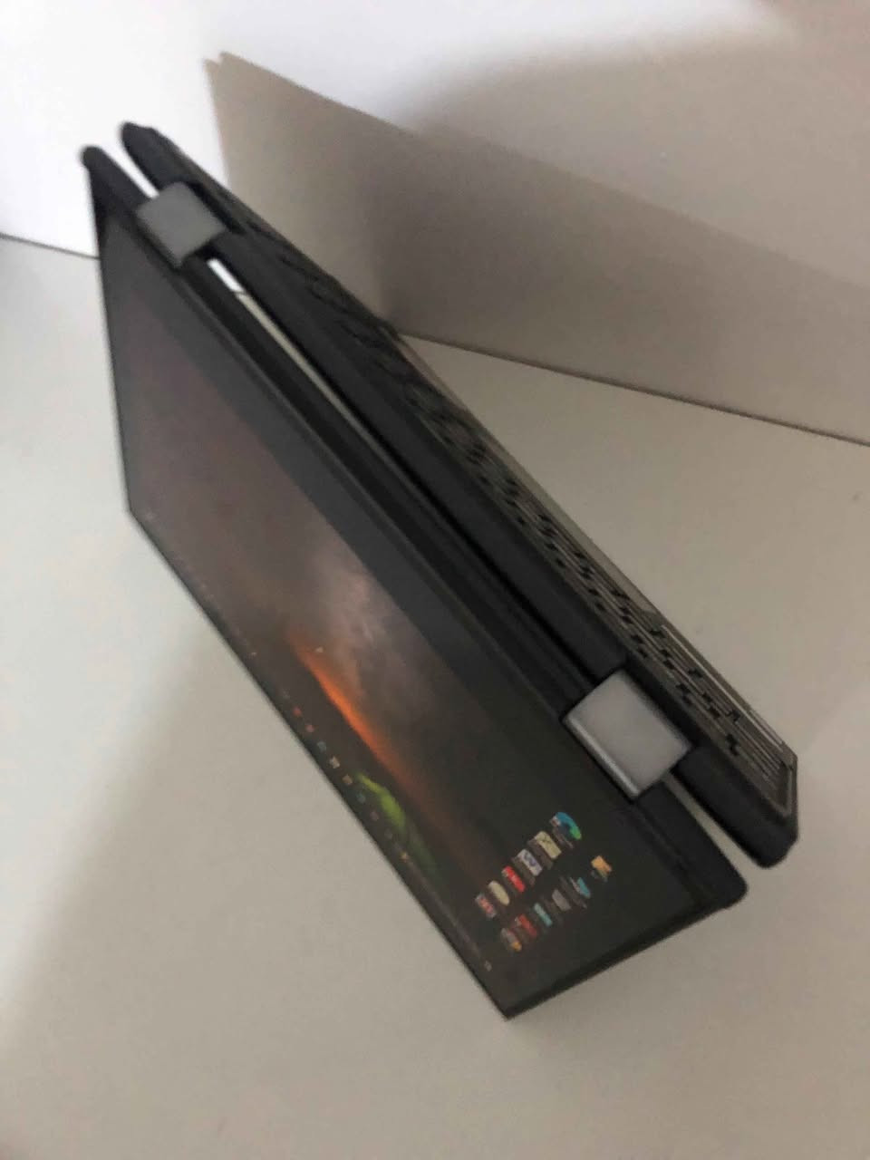 السلام عليكم. لابتوب من شركة لينوفو lenovo للبيع استعمال قليل
المواصفات
ذاكرة التخزين الهارد ١١٦ جيجابايت
الذاكرة الرام ٤ جيجابايت
يدعم اللمس باليد و بالقلم و يوجد قلم بداخل الابتوب. الجهاز ٢ في ١ قابل للطي ٣٦٠ درجة  واستعماله ايباد 
نظام تشغيله windows 10 وتكدرون تثبتون على ويندوز ٧ هم يصير
يفيد لأهل البحوث و الي يشتغلون على اكسيل و بوربوينت و الوورد و يشغل كل برامج  التواصل و سلس بالحركة
ب١٨٠
رقم التواصل *********** النجف, العراق
