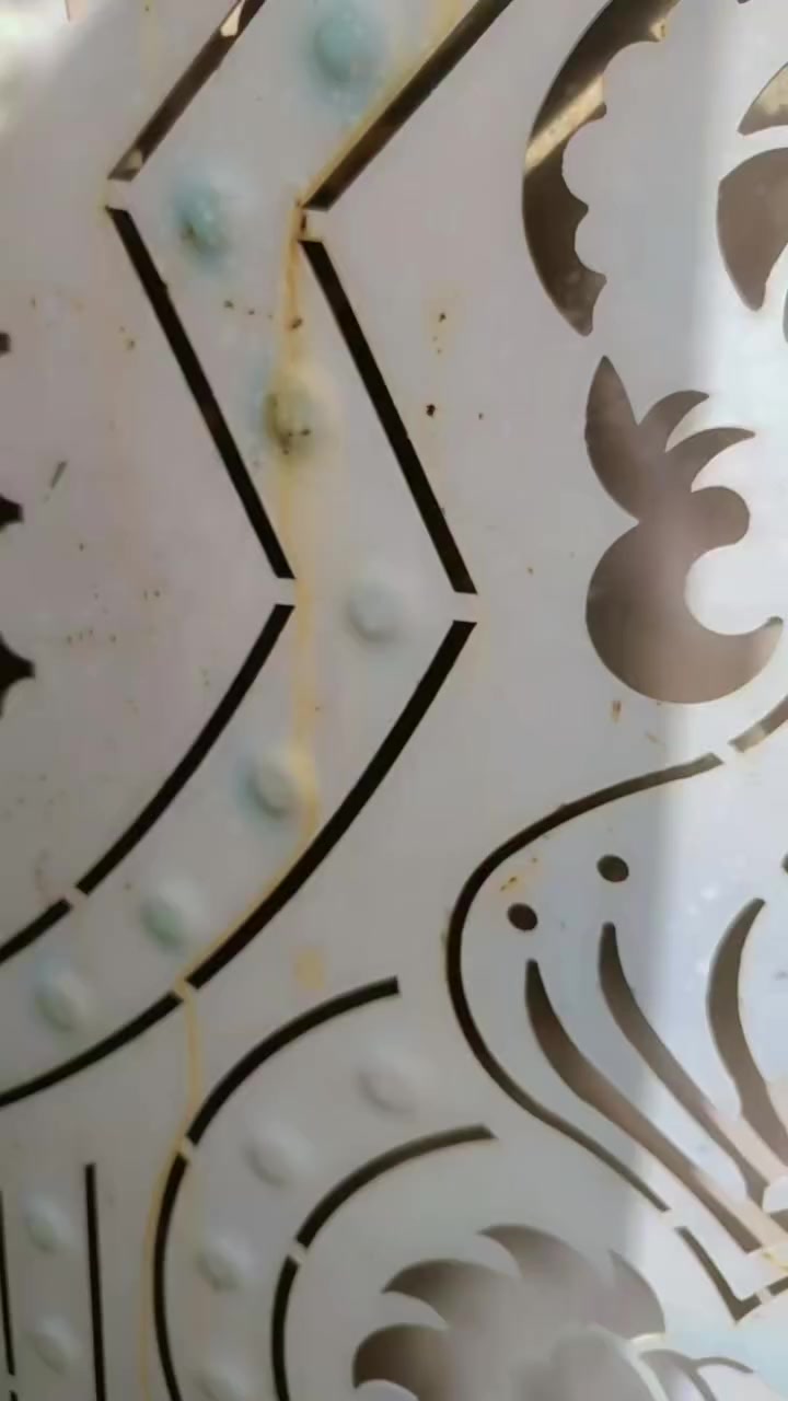 بسم الله الرحمن الرحيم
بيت للبيع مساحة 100متر منطقة الدسيم قرب حسينية شيخ وهاب 
رفت صب بناء طابوك حديث سنة 2023 كاشي سقف مسلح يحتوي ع استقبال صالة ومطبخ غرفة نوم حمام داخلي وصحيات سطح كاشي بيت جاهز خدمات تبيلط باب البيت كهرباء مي انترنيت لاستفسار ***********
