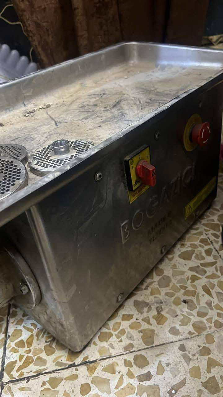 السلام عليكم للبيع مكينه ثرم حجم ٢٢ تركي الاصصلي استعمال كلش قليل يرادله فقط تنظيف بسيط لان متروكه
السعر ٤٥٠ مكاني بابل ***********
