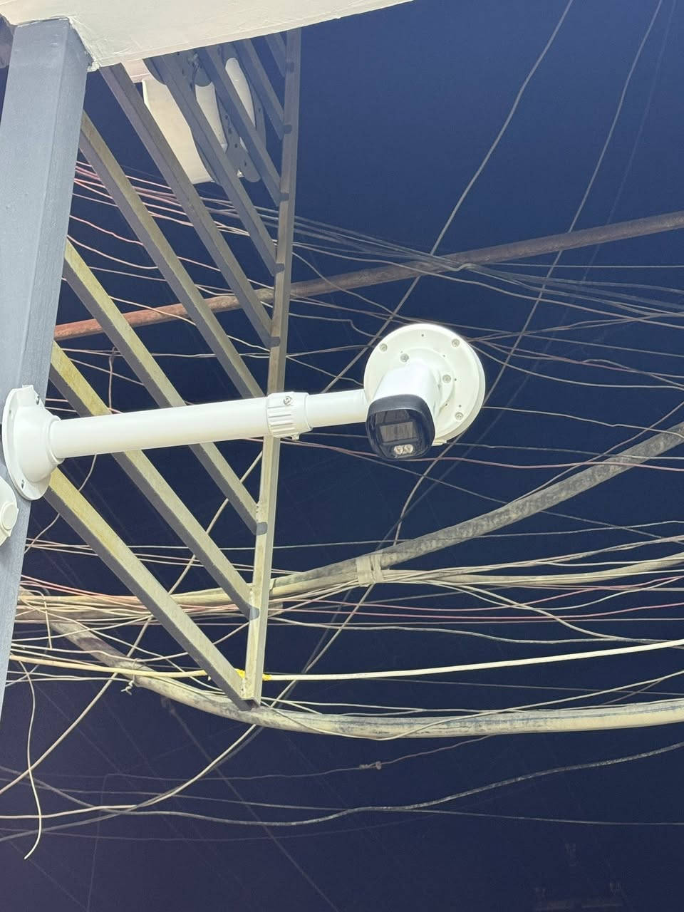 احمِ نفسك و احفظ حقك من خلال تركيب كاميرات المراقبة الذكية !
حافظ على منزلك, محلك, شركتك, عيادتك من خطر السرقة او المشاكل المفتعلة.
✅ نوفر كاميرات مراقبة من مختلف البراندات والنوعيات.
✅ خدمة صيانة و تنصيب الكاميرات.
✅ يوجد خدمة توصيل/ نقليات لجميع انحاء العراق.
للتواصل:
واتس اب: ***********

***********

مكتب العنكبوت 
العنوان:
بغداد/ الامين / شارع بيت بنيه / قرب دكتورة فريده 
#كاميرات #كاميرات_المراقبة #دهوا #هاكڤچن #اسوار #الطارق #فيشة_كاميرا #بوكس_كاميرا #بوري_كاميرا #dahua #Aswar #Hikvision #cvv #security_camera
