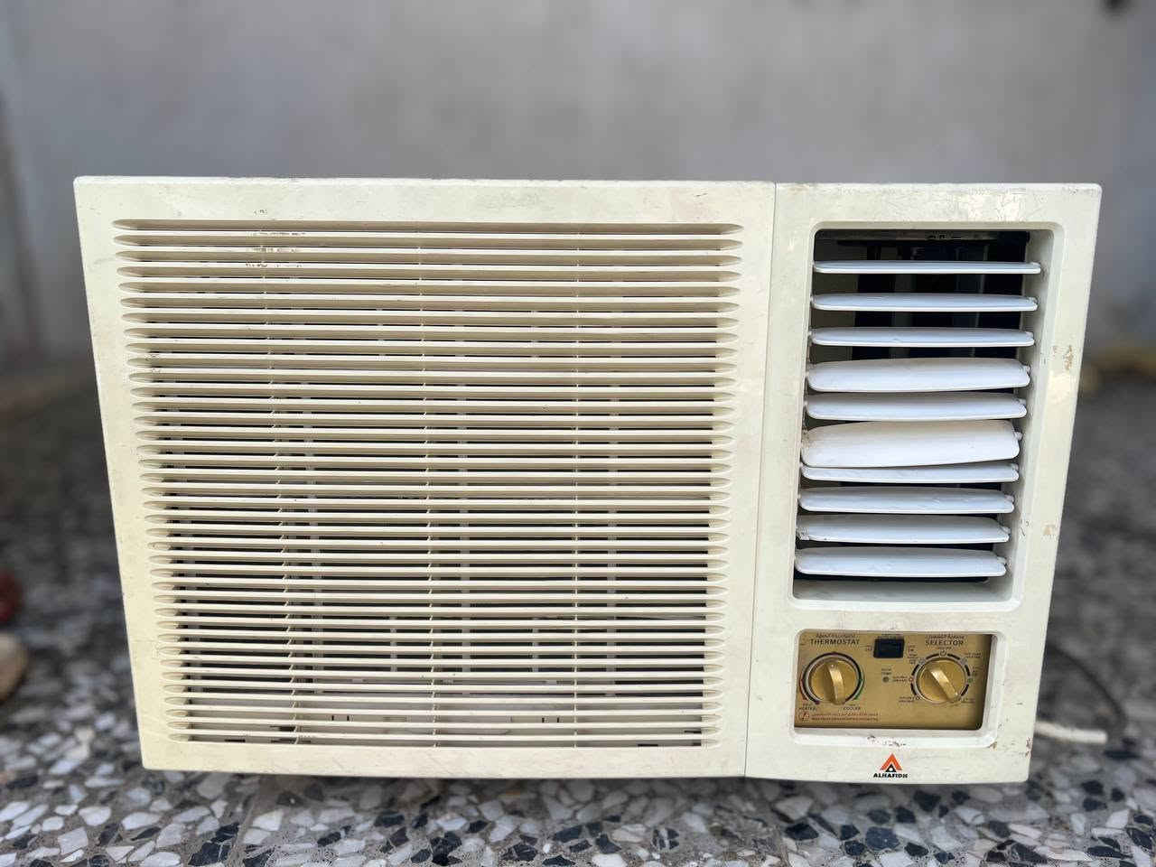 مكيف الحافظ طنين ما مستعمل بس موسم واحد او اقل و شغال و مابي اي شي و ع الفحص السعر 225و بي مجال 
مكاني بابل شارع 80 نجف الرقم ***********

