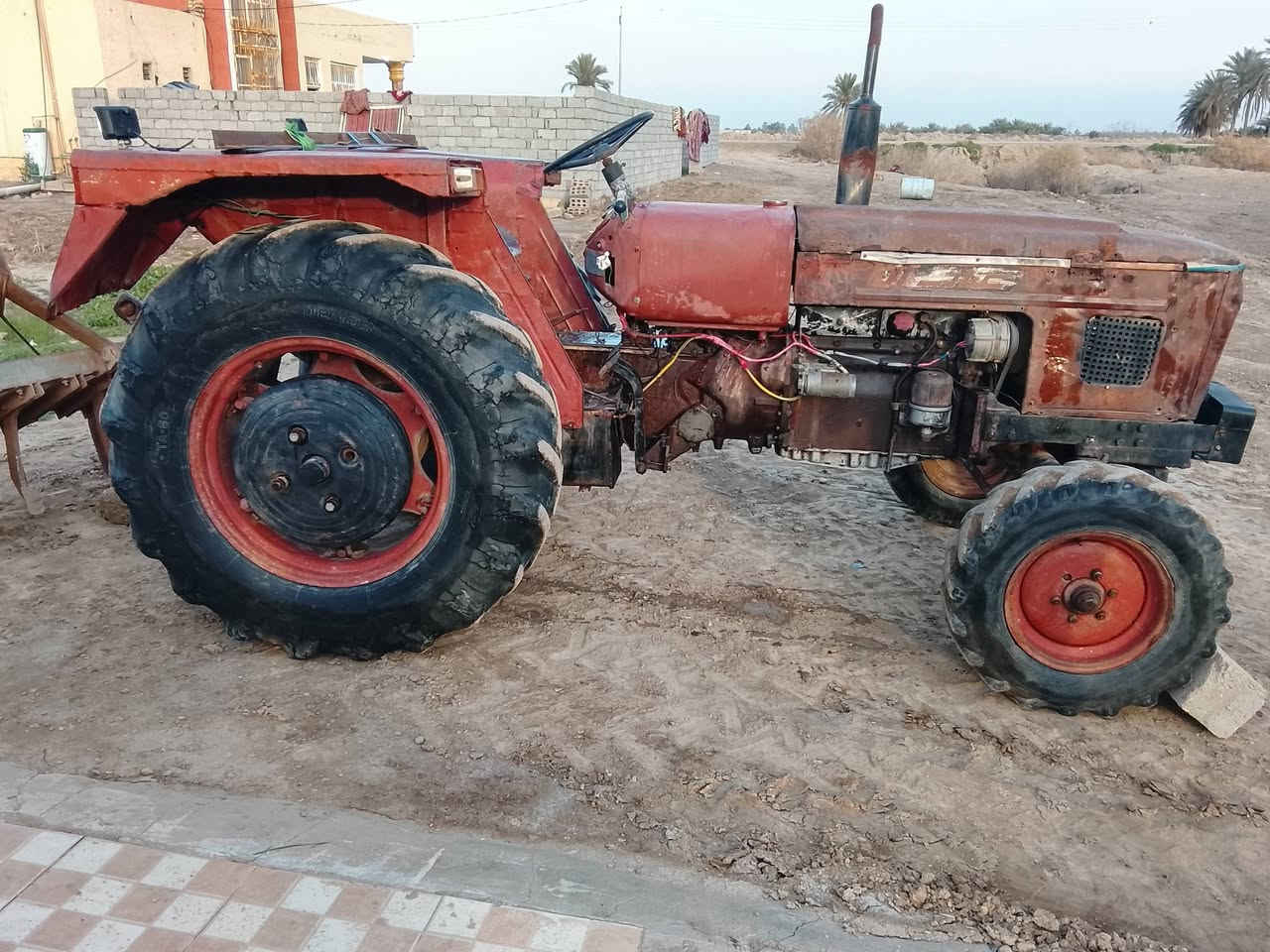 سلام عليكم عنتر موديل 89وضع شركه وياها فدان وخرماشه ومعدلان جاهزه باور تخم تاير جهاز  الرفع كله شرط الفحص لوحات وسنويه بدون تحويل السعر خمسه وربع وبيها مجال مكان بابل قرب الخط السريع ***********
