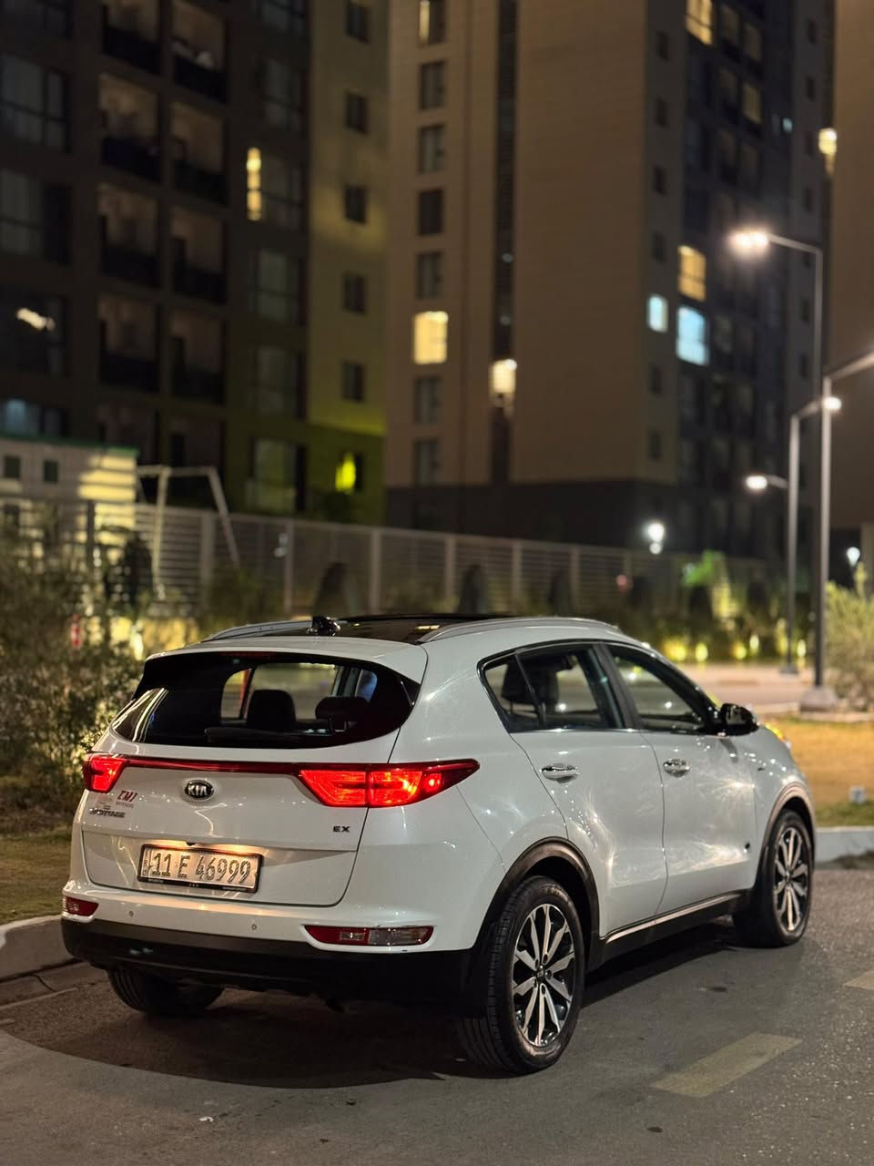 يا الله السلام عليكم
سبورتج 2017  EX 2400gdi
فتحه
بصمه 
كشنات تدفئه تبريد
اناره داخليه بلاد
صندوق خلفي كهرباء
حساس امامي خلفي
رادر امامي+جانبي
سترين كهرباء
3وضعيات قياده
فور ويل
شاشه كبيره تدعم كار بلي
سستم صوت سماعات هارمن گاردن
السياره حادثه بس دعاميه  الاماميه 
 كفاله من الصبغ حتى الدعاميه الخلفيه بدون صبغ
السياره كلش جديده وممتعوبه رقم جديد شبه مميز
السعر 172 وبي مجال 
مكانه بغداد حي الجهاد 
***********
