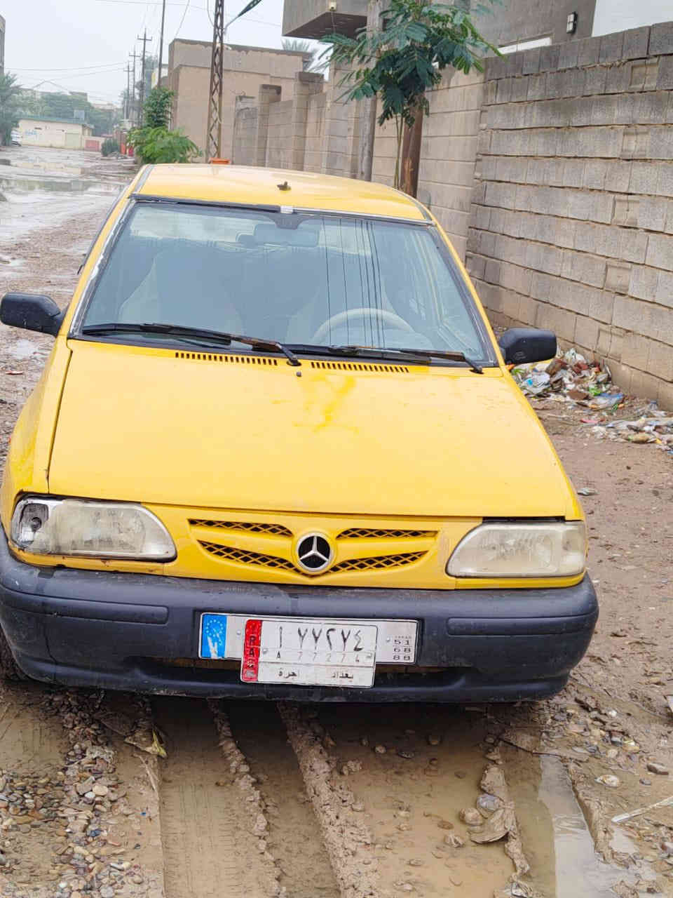 السلام عليكم سيارة سايبة للبيع حرة السيارة احلى من اللي بالصوره ورة معمرة بس بيها تدخين وهذا رقم صاحبها رايد يبيعها وسعرها رخيص ١٦ وبيها مجال موديل ٢٠١١ 
رقم صاحبها اللي يريدها يتواصل عليه اني مالي شغل مجرد ناشر
0772 797 5604
