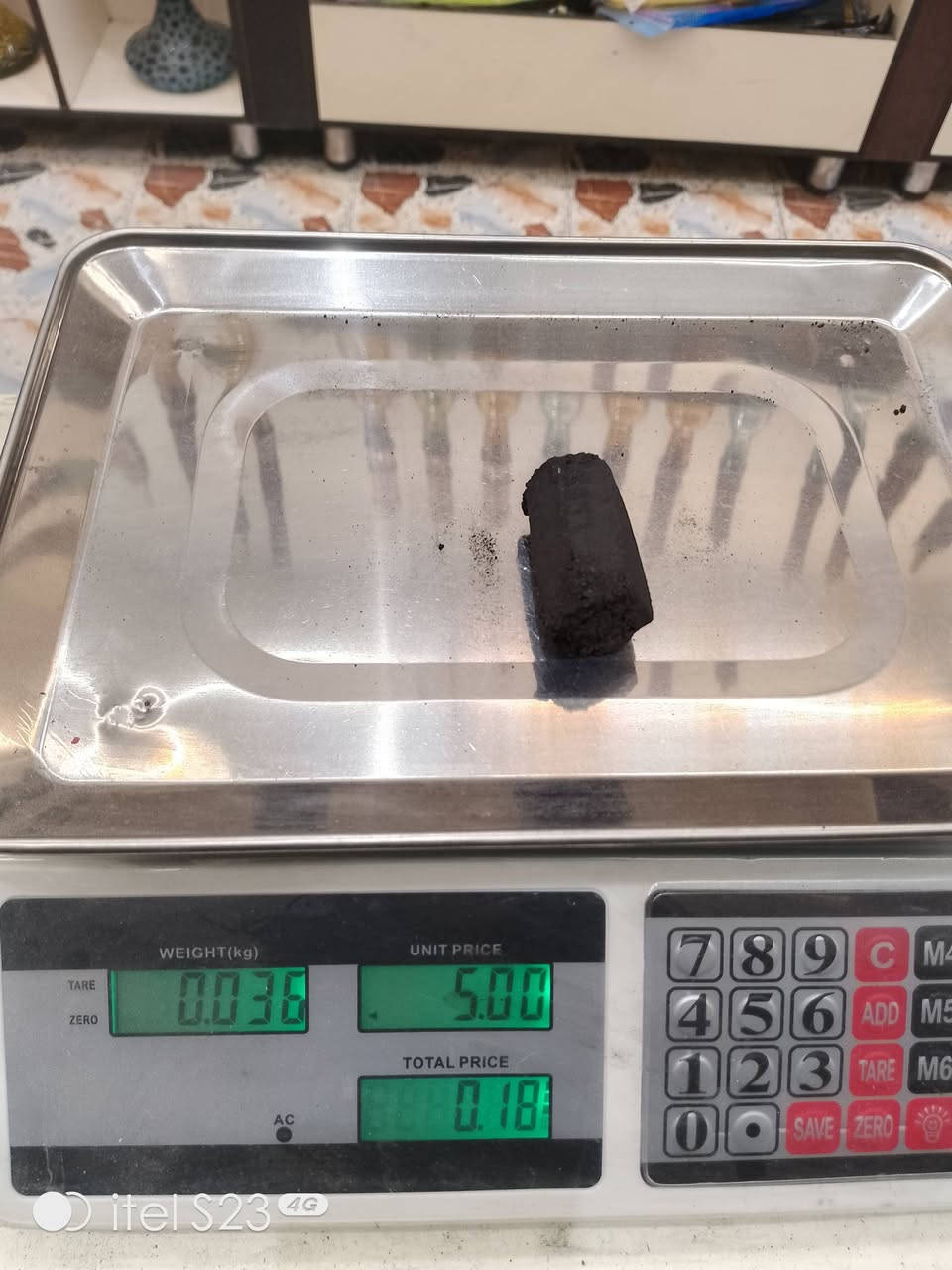 العنوان: 🔥 فحم الصقر "الأصلي" وصل لبغداد - تصفية وجبة النخبة 🔥
​يا أهل النركيلة والذوق الرفيع.. تعبتوا من الفحم اللي يدوّخ؟ اللي بيه ريحه؟ اللي يخلص بـ 30 دقيقة؟ 😤
​اليوم جبنالكم "ملك الفحم" الإيراني مباشرة من مزارع جهرم لبيتك أو كافيتريتك! 🇮🇷✈️🇮🇶
​✅ المواصفات اللي تخليك تشتري وأنت مطمن:
​شكل "أصابع" (مظلع و مشطب و ملس): مرتبة، صلبة، وتطول على الرأس أكثر من ساعتين.
​رماد ثلجي: ماكو هوسة ولا طقطقة، رماد أبيض صافي دليل النقاوة ❄️.
​بدون ريحة أو دخان: استمتع بطعم المعسل الأصلي بدون دوخة راس.
​مفحوص ومضمون: بحكم خبرتي باللغة الفارسية وتعالجي المباشر مع معامل جهرم، فحصت هذي الوجبة قطعة قطعة.
​📦 العرض الخاص (تصفية مخزن):
​الكارتون وزن 10 كيلو صافي.
​السعر: [24 فقط] (سعر تصفية مو سعر شركات!).
​يوجد أسعار خاصة جداً لأصحاب الكافيهات والجملة (للكميات فوق الـ 10 كارتونات).
​📍 الموقع: بغداد (مع توفر خدمة توصيل سريعة لباب البيت).
​📞 للحجز والاستفسار (واتساب أو اتصال):
[***********]
​ملاحظة: الكمية محدودة (باقي 488 كارتون فقط)، الأولوية لأسبقية الحجز!
