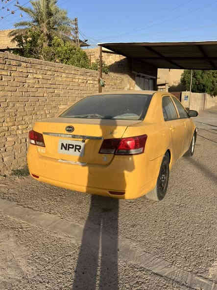 السلام عليكم بيوايدي للبيع 2013 بيه ضربة خفيفة بل بنيد فقط والسيارة خير من الله ومصفرة هية وغرامات. السعر 55 وبيه مجال قليل الاستفسار ***********  مكان السيارة بغداد
