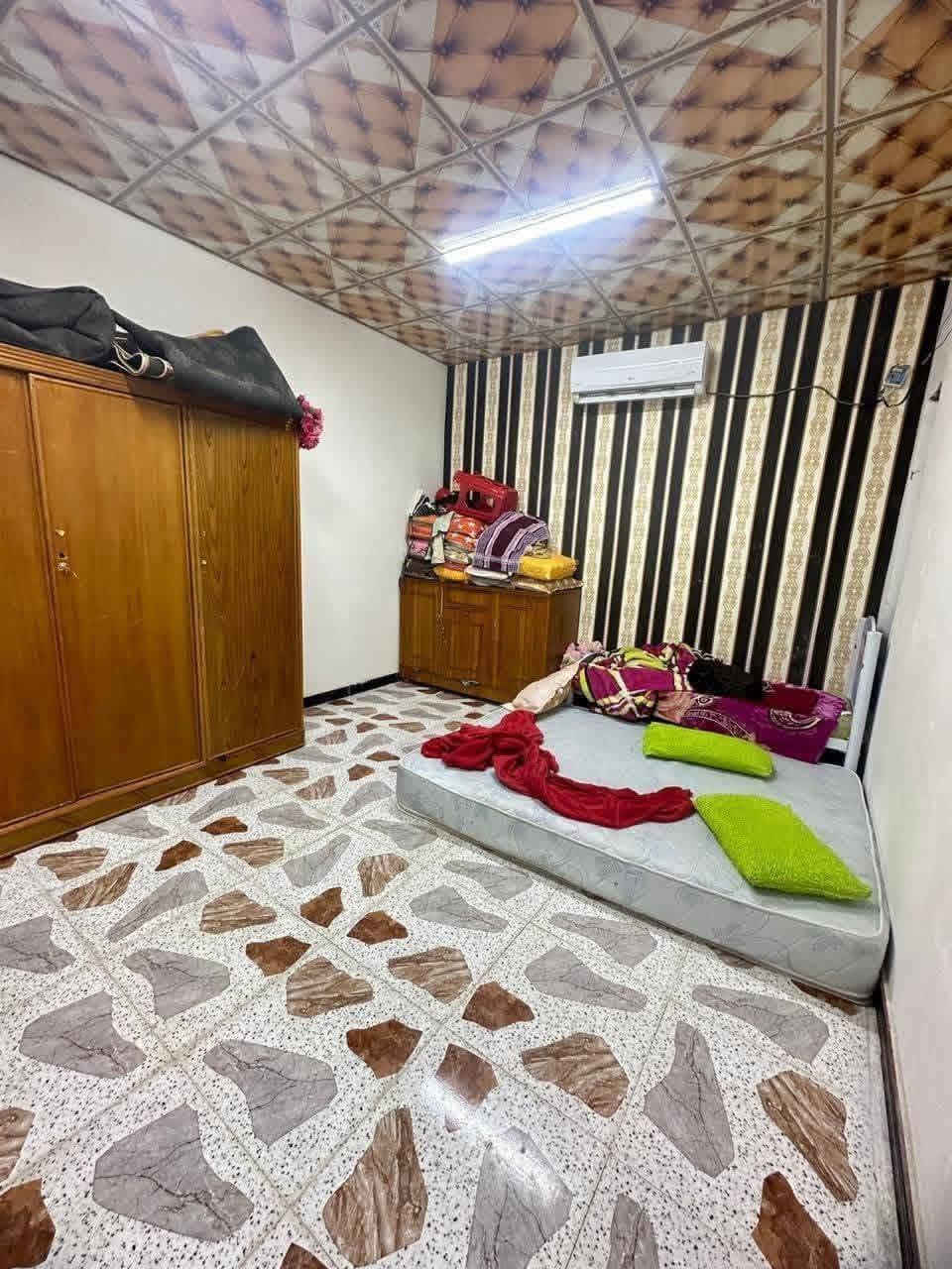 بيت للبيع بلقصاد بناء حديث وقف سني اصولي100متر عنوان ابو الخصيب محيله الوسطي السقف سندويج عالي عن الشارع يتكون من غرفه وصاله وستقبال ومطبخ وصحيات سعر 27 تدفع مقدم 15مليون وفوك وكل شهر 500 معه كامل الضمانات تنطي ***********

