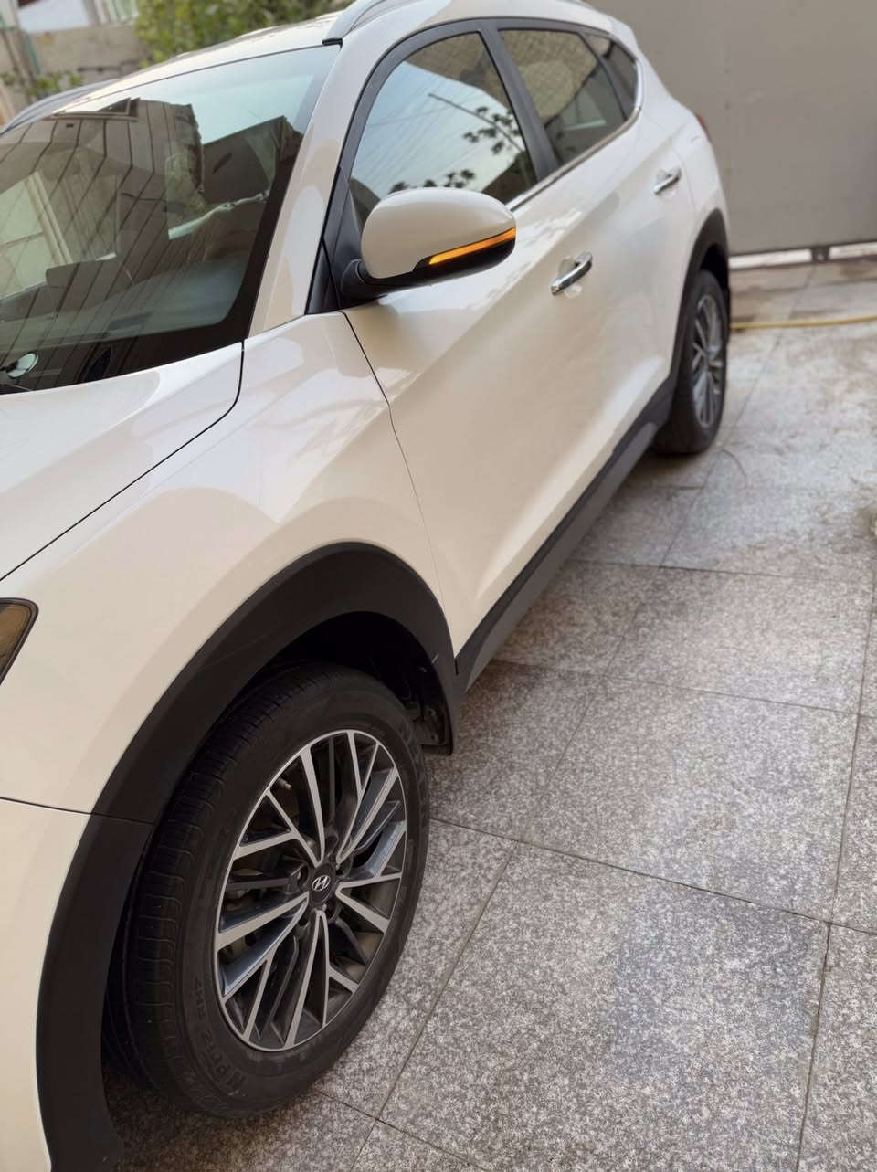 توسان 2020 لون ابيض رقم بغداد
محرك 4 سلندر 2.0 دوش doch
بيها بارد بالباب الخلفي 
وبالجاملخ الامامي اقل الشبر
كير ومحرك مامفتوح بحالة الوكالة
ماشية ٨١ الف
مواصفات
ترحيب
سايد بريك بليد
ويل  كروم
بصمة تشغيل/ابواب
حساس امامي وخلفي
لايت زنون+ ٥ عدسات
٣ انظمة قيادة
٢ كرسي كهربائي
تحكم ستيرن
حاجب نهاري
الدشبول والداخل صاج
كامرا خلفية دواره مري شفط+اشارة بالمراية
يدات نيكل
قطعتين  تبريد
السعر٢٠٥ وبيه مجاله
رقم موبايل***********ن
