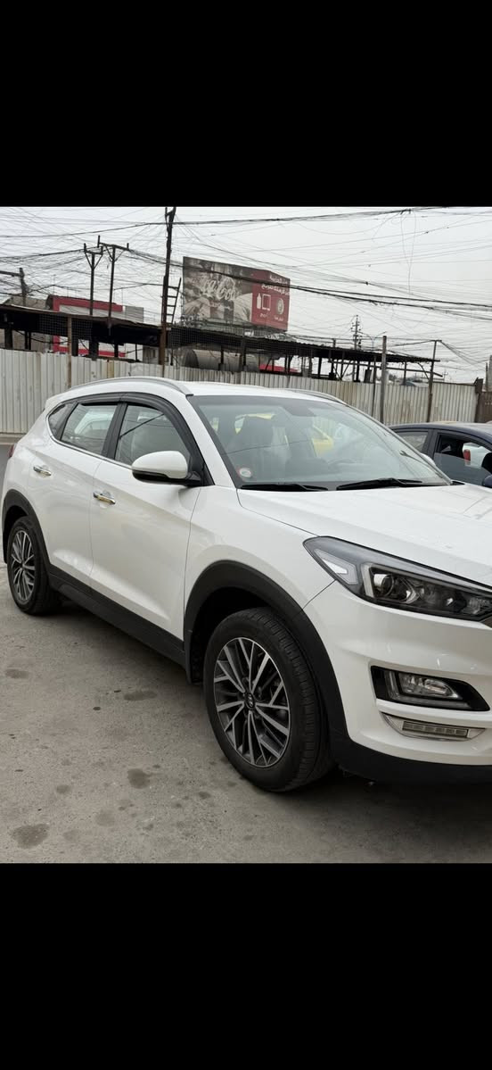 السلام عليكم توسان 2020 رقم بغداد ب اسمي
 مكفوله عدا بارد بلباب صغير
 ماشيه 92 
كشنات جلد بصمه 
داخل صاج وباقي مواصفات معروفه 
تايرات جدد صدر جديد ممفتوح ابد مال شركه فقط شمعات مبدل
السعر 210 وبيها مجال 
مكانها بلديات تقاطع المصرف 
***********
