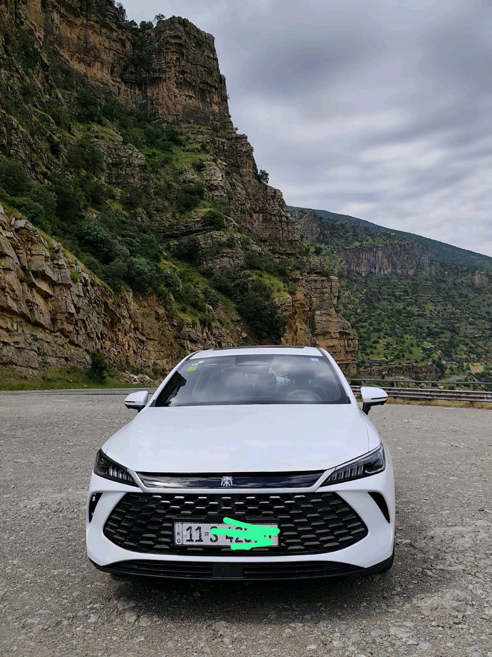 السلام عليكم.

BYD Ken Plus 2025

( السيارة فول مواصفات)

13 كامرة 
اوتو بارك 
قياده ذاتية 
مثبت سرعة 
فتحه سقف 
جام اوتو 4 
حساسات امامي خلفي 
كشن السايق كهرباء 
 
(مواصفات الفول معروفة مايحتاج اعدد بيهن بعد) 

بيها ملاحظة صغيرة بيها بارد بشفه البنيد فقط وباقي السيارة كفالة عامة 

(ماشية 5000كيلو ) 

السعر 23 مليون
رقم الهاتف ***********