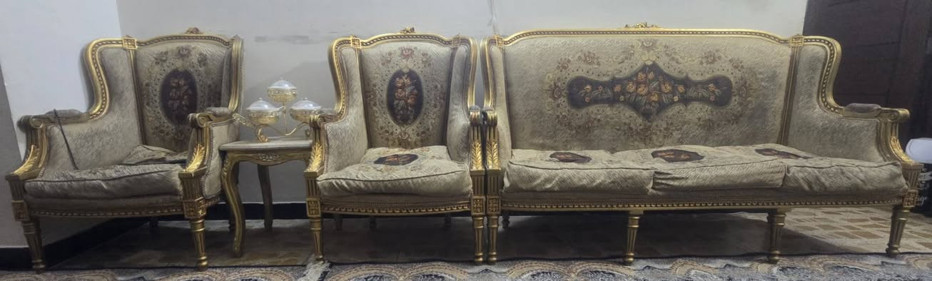 طخم ملكي مصري للبيع
مكون من :
قنفات ملكيه ثلاثيه عدد 2 
كراسي ملكيه مفرده عدد 4
طبلات صغيره مرمر عدد 2
طبله كبيره وسطيه مرمرعدد 1
معرض زاويه عمودي عدد 1

مصنوع من خشب الزان المصري الاصلي
وبطراز ملكي

السعر 500 الف


**إذا كنت صاحب هذا الإعلان وتريد حذفه لأي سبب، رجاءا أرسل رسالة إلى الدعم الفني**