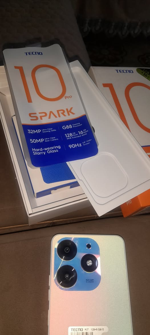 السلام عليكم جهاز موبايل للبيع  اخوالجديد تكنو k17 ذاكرة ١٢٨ كلش نظيف مثل مموضح بالصور السعر ١٠٠ *********** 
***********
المكان المعالف قرب مدرسة للفراهيدي
