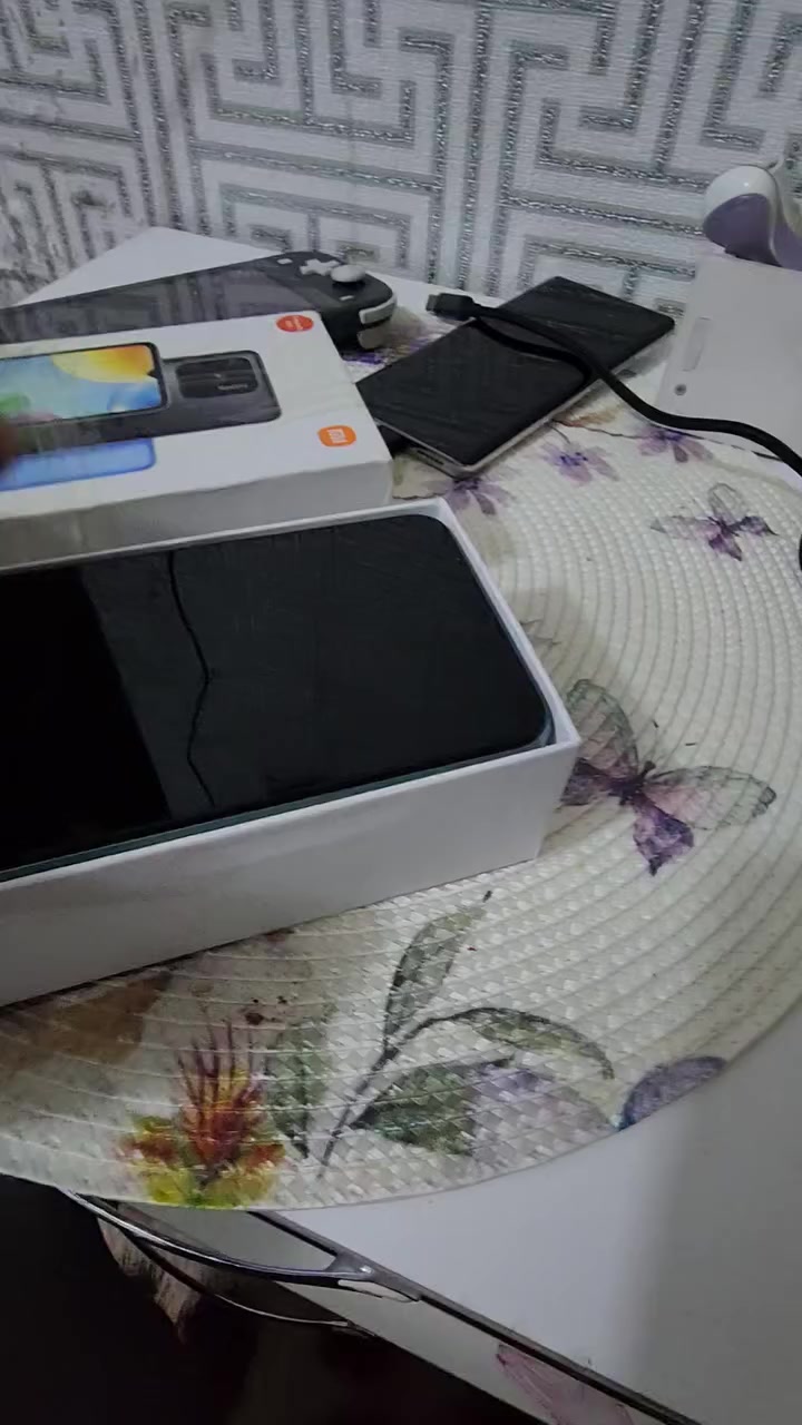 ردمي 
شاومي  s10الجهاز اصلي مواصفاته معروفه 
اول تم ١٠٠ وبل عافيه عل ياخذه
متواجد مازنجر مكاني كرخ بغداد
او ***********
