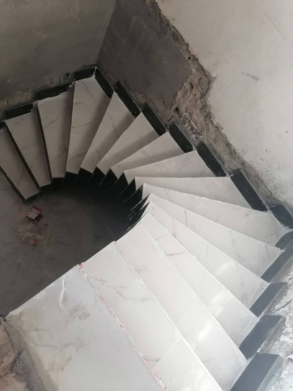 شغل سيراميك نشتغل داخل قضاء قرتبه وخارج شغل درجة اولى *********** وتساب موجود ...
