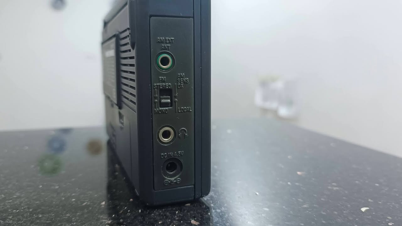 راديو روبرتس باله انكليزية صناعه انكليزية، ٤ موجات AM/FM/SW/LW، يشتغل باتري ساعه ٣ باتريات و محوله كهرباء ٥ فولت. 
٤٥ الف


**إذا كنت صاحب هذا الإعلان وتريد حذفه لأي سبب، رجاءا أرسل رسالة إلى الدعم الفني**