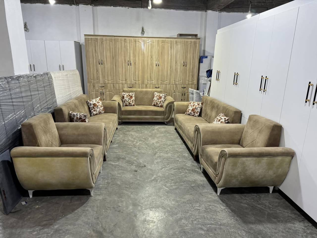 ئەم تاقمە بۆ فرۆشتن

دە نەفەریە  دەستکردە..زۆر پاک ماوەتەوە
شوێن دەربەندیخان گەیاندن هەیە
نرخی ٣٢٠هەزار..
***********..*********** السليمانية, العراق
