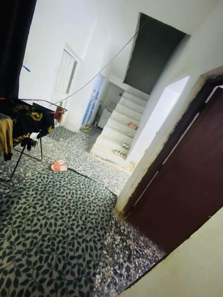 السلام عليكم بيت مساحة ١٣٠متر مربع
بمنطقه الدوانم شارع الرباط 
البيت  متكون من صالة ومطبخ وحولي وغرفه نوم وصحيات
الواجهة ١٢ ونص 
ونزال ١١ 
السعر ٥٠ وبي مجال


**إذا كنت صاحب هذا الإعلان وتريد حذفه لأي سبب، رجاءا أرسل رسالة إلى الدعم الفني**