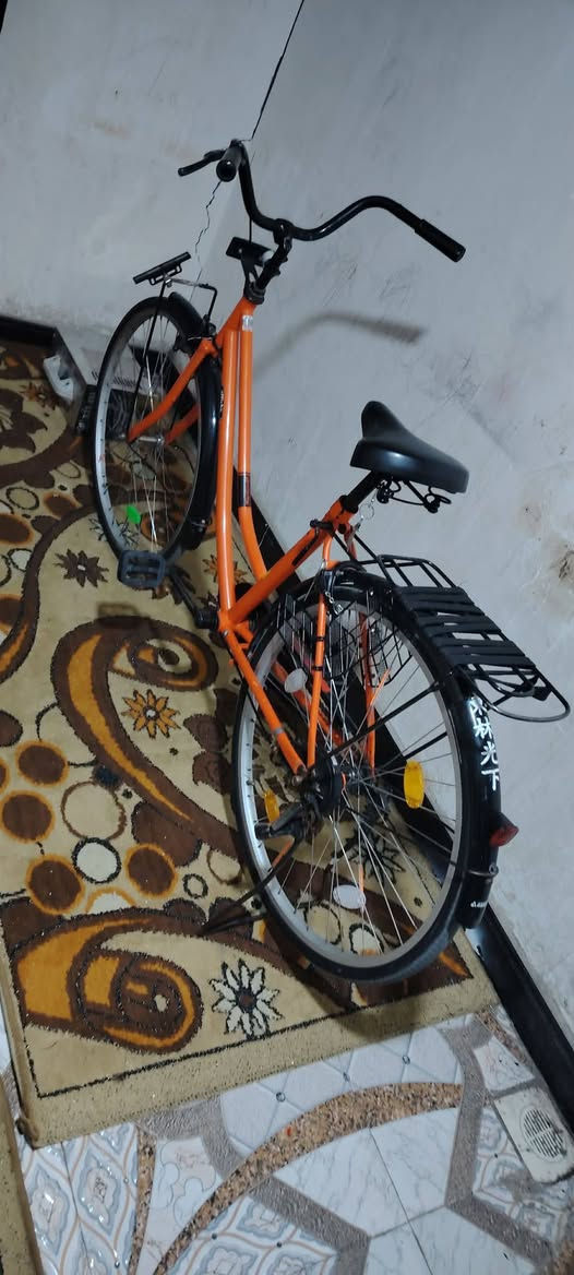 سلام عليكم بيسكل موديل 22اصل حلو مرتب جسده نضافه مالته90 بل 100 كلشي مانقصه بيسكل حاويه ماخذينه قبل 3اشهر كامل مكمل سعره 130وبي مجال حك عنواني بصره جمهوريه رقمي رسلني عليه ***********
