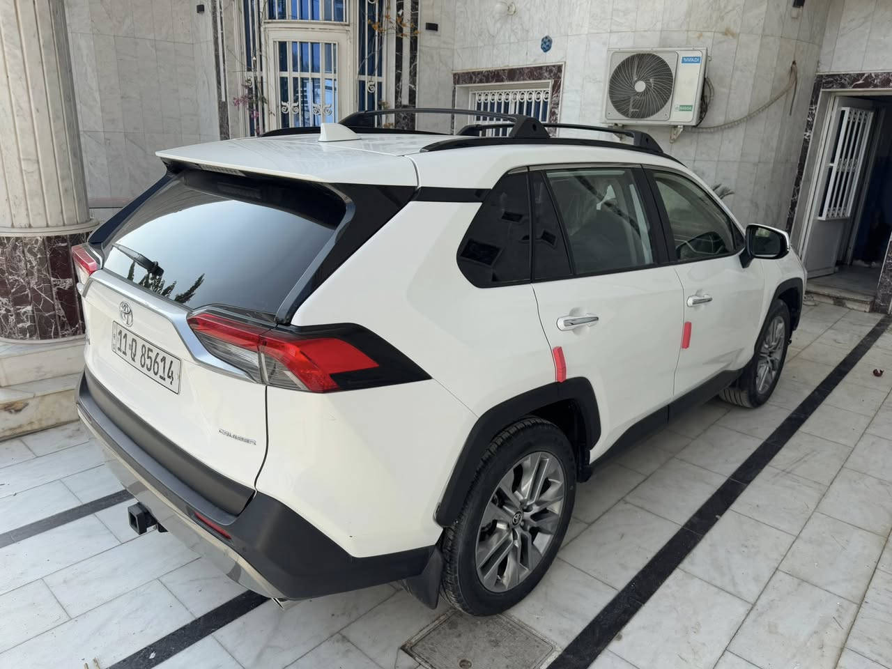 سلام عليكم
تيوته راف فور  موديل 2023 

فول كامل مواصفات  ياباني 

يمنه محوره بيها صبغ ربع الباب الصدر  مضروب الجاملغ الامامي ومصلح

اي استفسار التصال ***********//***********
