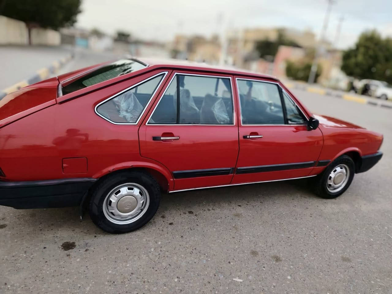 للبيع انتيكا برازيلي موديل 1986
السيارة بلادية على وضع الشركة مكفولة من الضربة مكفولة من الحادث 
.
صبغ جمالية فقط 
جاهزة كير ومحرك وحدادية كهربائيات جدد مكفولات 
.
تخم تاير جديد باتري جديد 
غرفة جديده 
.
كير 5 نمر 
.
رقم بغداد انكليزي سنوية جديده هزة جديدة 
.
تحويل مباشر بأي وقت يعجبك 
.
السعر 45 وبيها مجال بسيط 
مكان السيارة كربلاء 
للاتصال ***********
.
اخوان مكلف بالنشر 
السيارة مال صديقي الله شاهد 
الشراي يتصل على الرصيد واذا ما حصلته خابرة على الواتساب 
مع تحياتي 🌹
