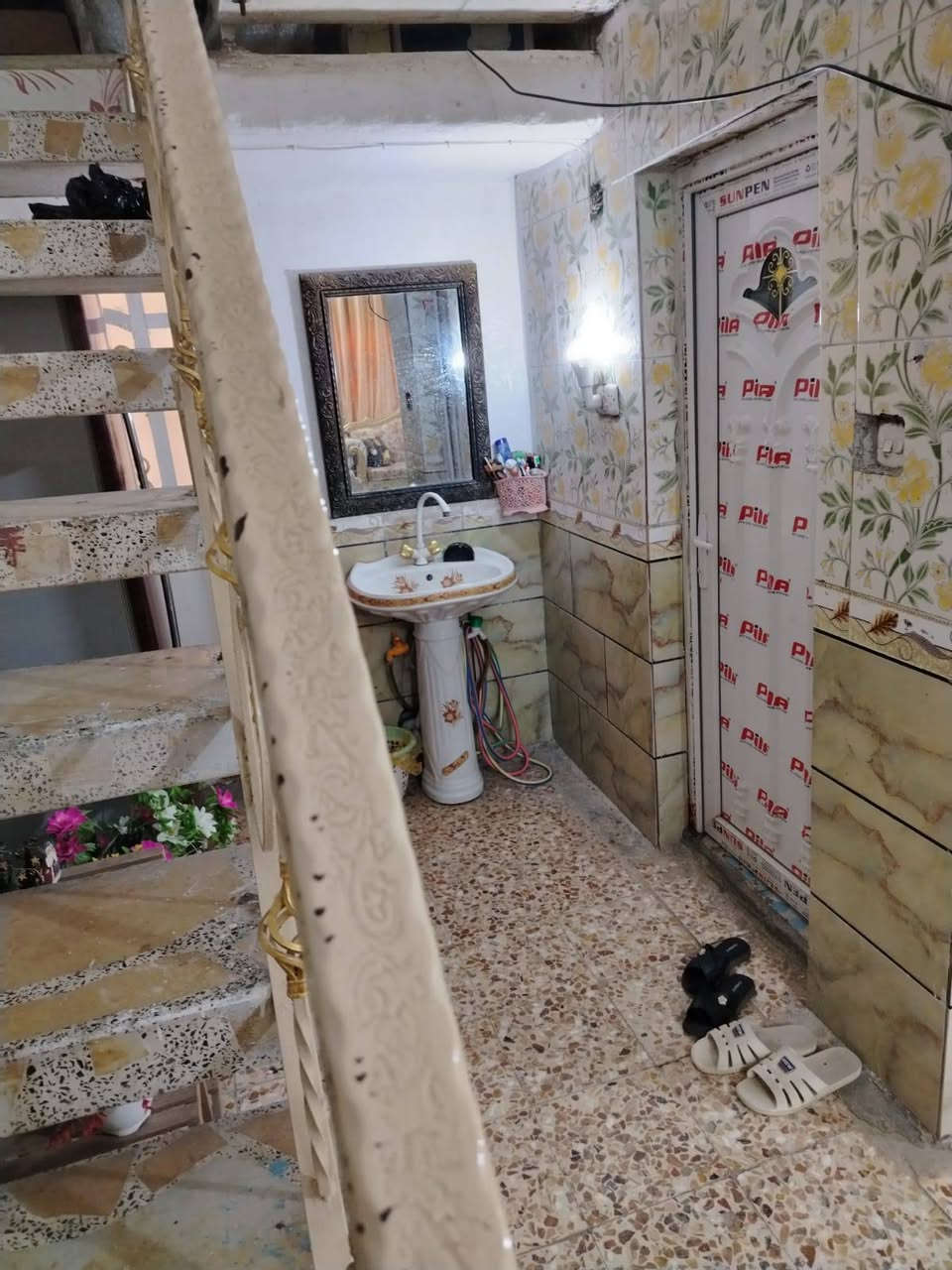 سلام عليكم
البيت البيع طابو صرف
مساحه ((200)) متر بناء نظيف كلش
العرضات خلف أسواق فطومة وقرب ساحه 
إلي بنص العرضات 
يحتوي على 
استقبال كبير
مطبخ كبير 
صاله كبيره 
غرفتين نوم 
مناور كبار 
صحيات داخليه 
صحيات خارجيه 
باقي تفاصيل وسعر اتصل برقم
أو أخذ سكرين وراسلني و بخدمتك
اتصل ((***********5)) ((***********)) اخوكم أبو عراق
ملاحظه البيت مطلوب عقاري 7 ملاين
