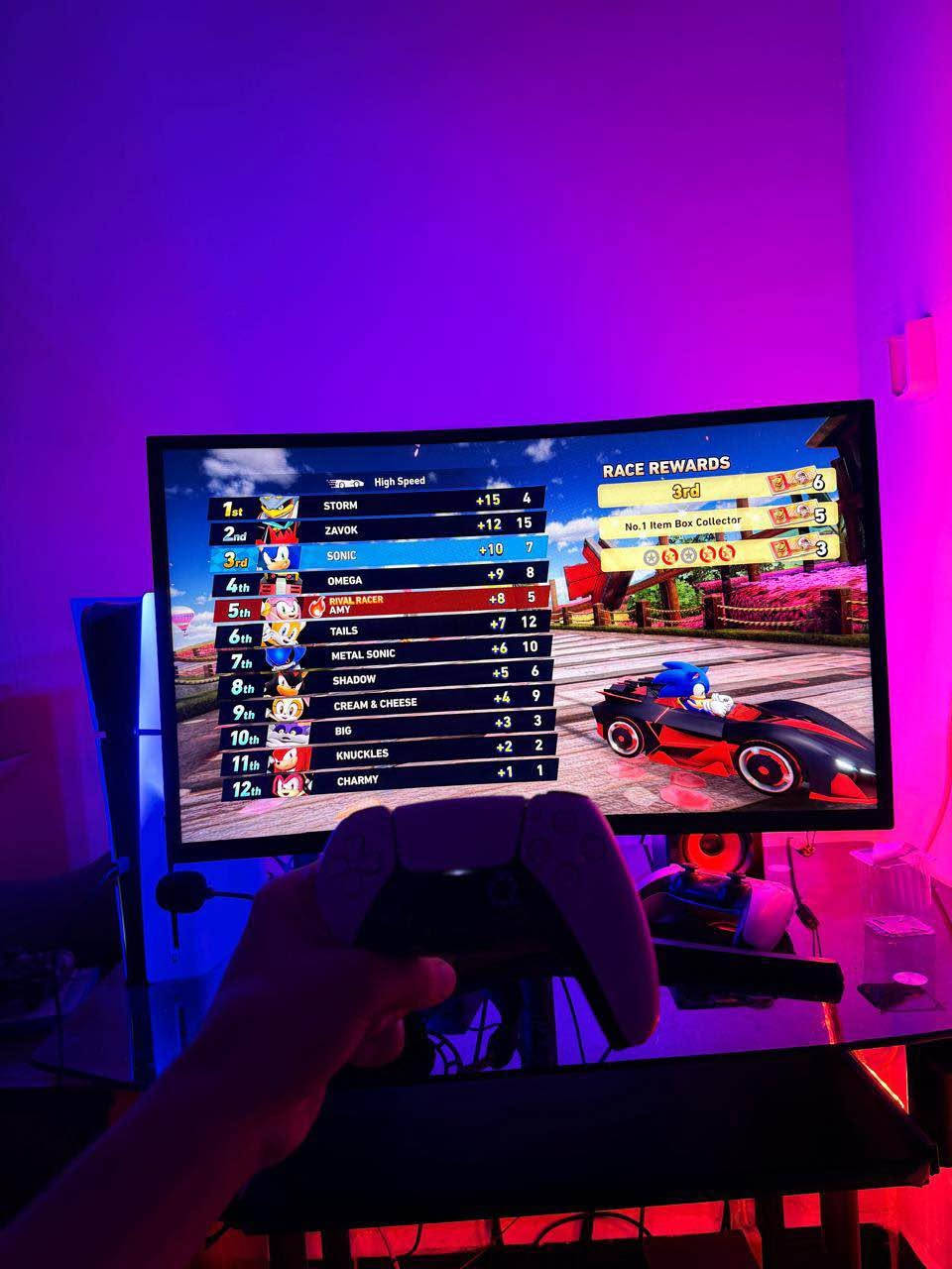 Samsung Odyssey G3

* الموديل: C27FG73FQM (Type: C27FG73FQ)
* Model Code: LC27FG73FQMXZN
* الحجم: 27 بوصة
* الطاقة: DC 19V - 4.19A

مواصفاتها الأساسية:

* 📺 الحجم: 27 إنش
* 🖥️ الدقة: Full HD (1920×1080)
* 🔄 معدل التحديث: 144Hz
* ⚡ زمن الاستجابة: 1ms (MPRT)
* 🎨 نوع اللوحة: VA (ألوان جيدة وتباين عالٍ)
* 🌑 التباين: حوالي 3000:1 (سواد ممتاز مقارنة بـ IPS)
* 📐 الانحناء: Curved 1800R
* 🎮 يدعم AMD FreeSync
* 🔌 المنافذ: HDMI + DisplayPort
* 🎧 منفذ سماعات
*********** اتصال واتس  
يوجد توصيل لجميع المحافضات 🚚 بغداد, العراق

