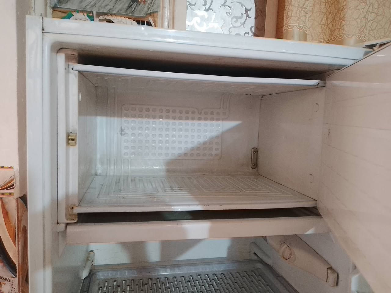 اسعار مناااااسبه ثلاجه طوله متر وخمسه وستين كريازي لاصلي تجميد فول وضع الشركه السعر 135 وبيه مجال و براد تبريد ثلج السعر 40 وبيه مجال وطباخ 4 عيون بس عين واحده متشتغل والباقي كله شغال فرن كله شغاله السعر 30 وبيه مجال العنوان محاويل ***********

