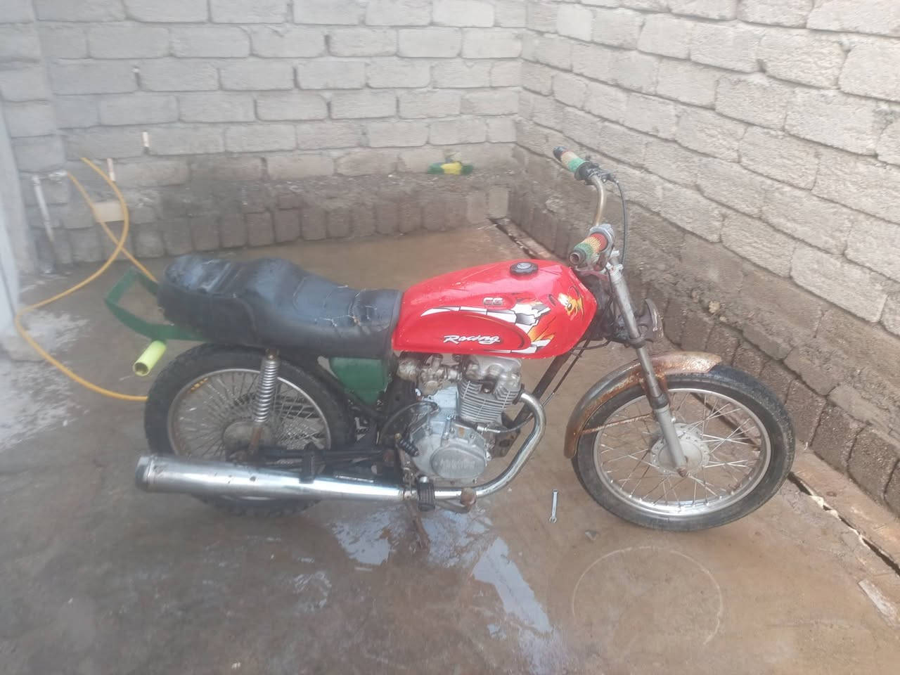 سلام عليكم موطور نامه الفين 2021.
نظيف كلشي ما عبزو سعر 250 مكاني كياره رقمي ***********
