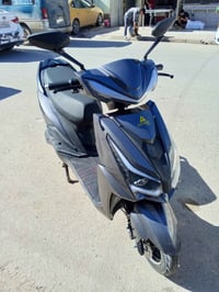 مطور شحن للبيع موصفات المطور بطريات ديثيوم 6بطريات  وما مستعمل شهر فقط...