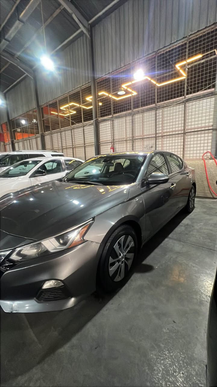 نیسان ئالتیما
مۆدێل 2022 
یەک  بست چاملخی پیشەوەی سبوخە 
بەبێ ژورەوە و بەبێ ئیرباگ 
مواسەفات s
30مایل رۆشتوە 
سعر 145$ مجالی تیدایە 
ژ.م *********** Singapore
