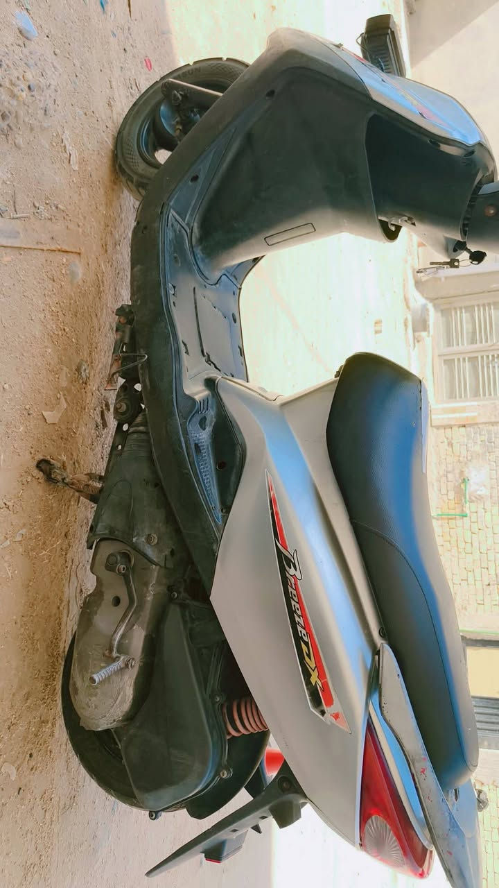 السلام عليكم دراجه بريز للبيع محرك مجفت تخم تاير كلچات أصلية قايش جديد دراجه خير من الله جاهزه السعر 450 وبيها مجال العنوان بغداد البلديات وات ساب ***********
